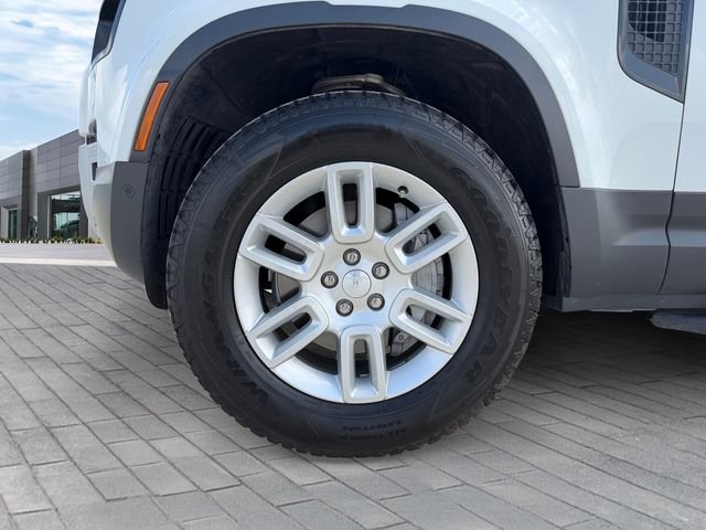 Certified Used 2025 Fuji White Land Rover S image 9
