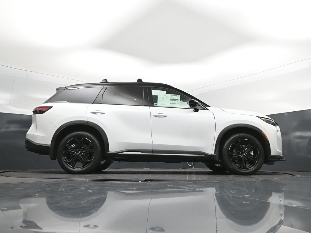 New 2027 2T RAD WHT INFINITI Sport AWD image 45