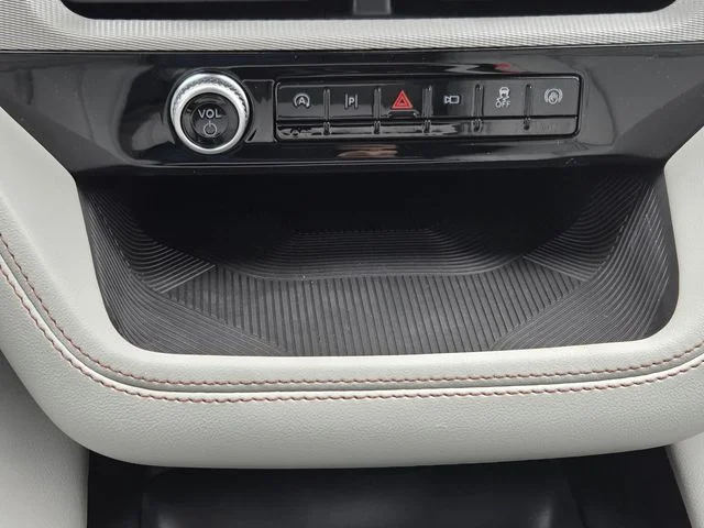 New 2026 Star White Metallic Tri-Coat Ford Active image 16