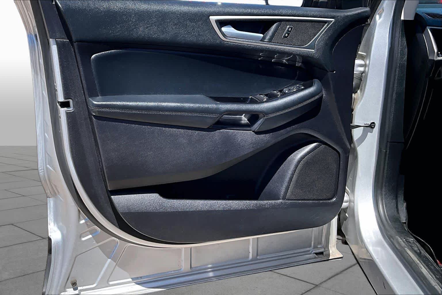 Used 2019 Ingot Silver Ford SEL image 21
