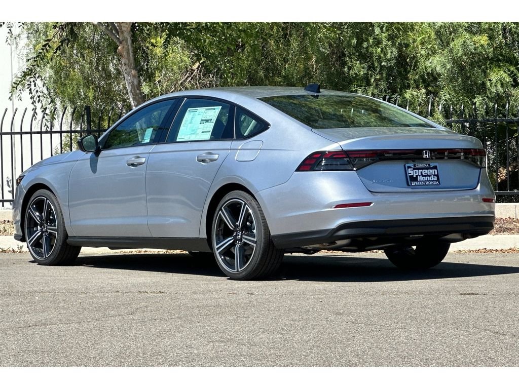 New 2026 Solar Silver Metallic Honda SE image 7