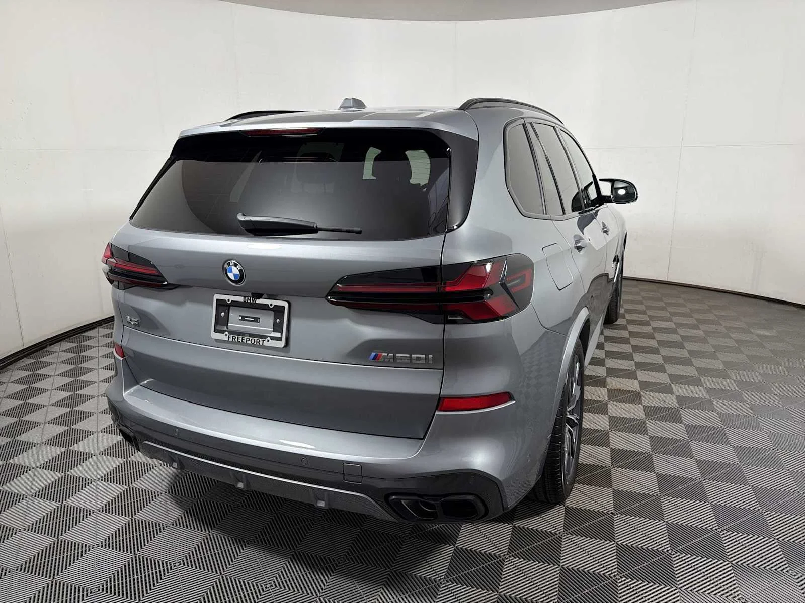 2026 BMW X5 M60i - Photo 6