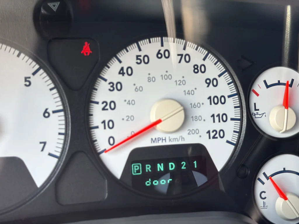 Used 2008 Gray Dodge SLT image 12