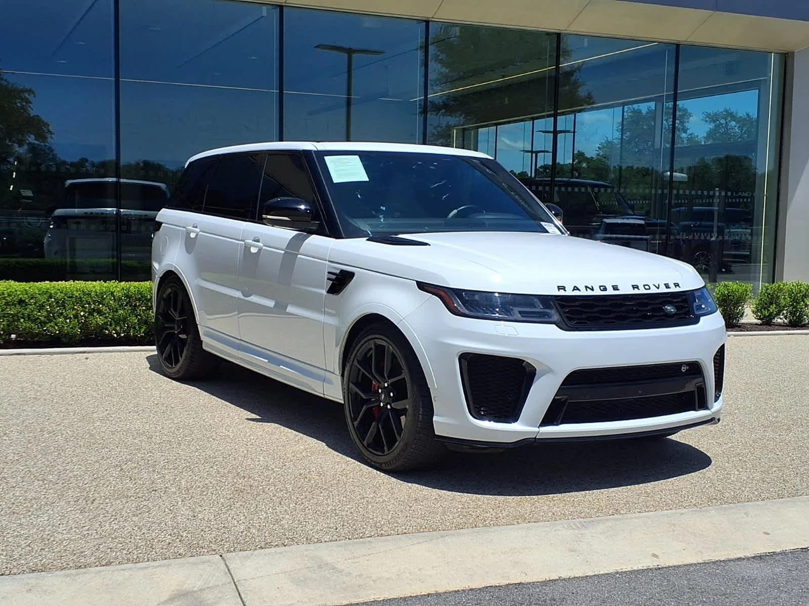 Used 2022 Fuji White Land Rover SVR image 4