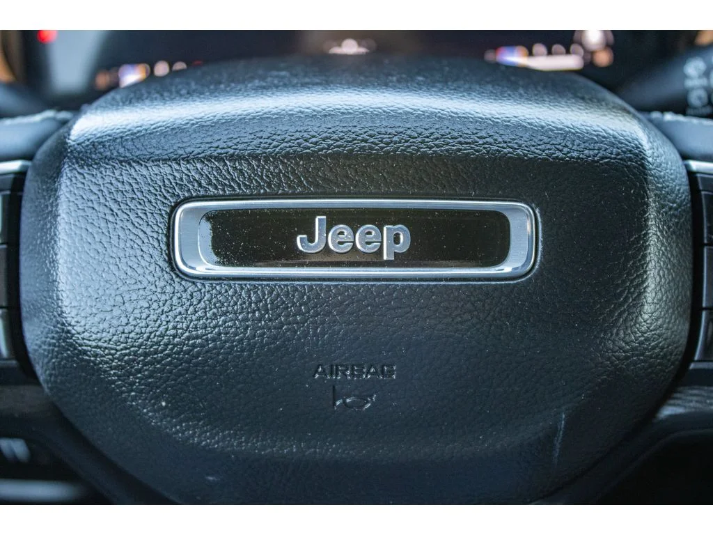 Used 2023 Baltic Gray Metallic Clearcoat Jeep Altitude image 41