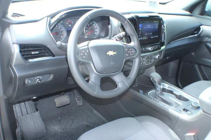 Used 2023 Silver Sage Metallic Chevrolet LT Cloth image 7