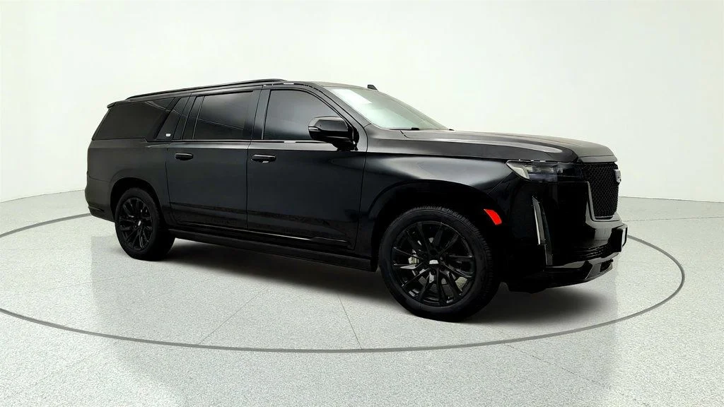 Used 2022 Black Raven Cadillac 4WD 4dr Sport w/ AKG Audio, Touring & Onyx Pkgs image 3