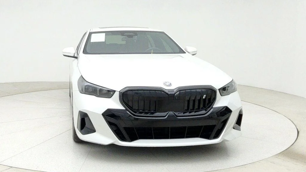 Used 2025 Mineral White Metallic BMW xDrive40 w/ M Sport, Premium & Driving Assistance Pro. Packages image 2
