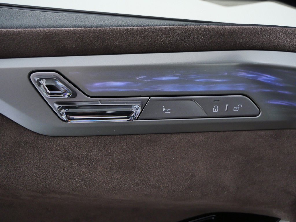 New 2027 Dravit Grey Metallic BMW  image 34
