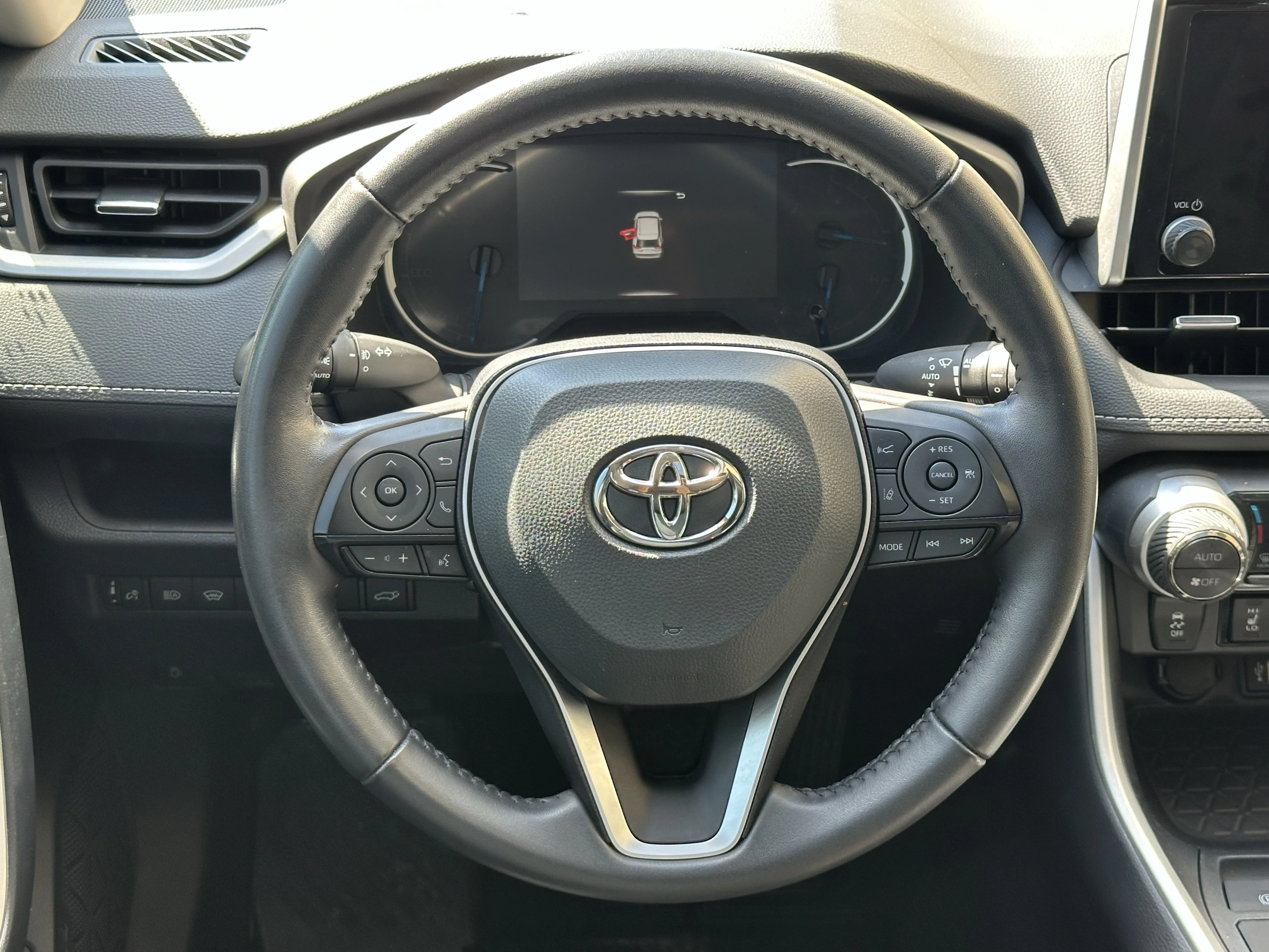 Certified Used 2025  Toyota Hybrid XLE image 11