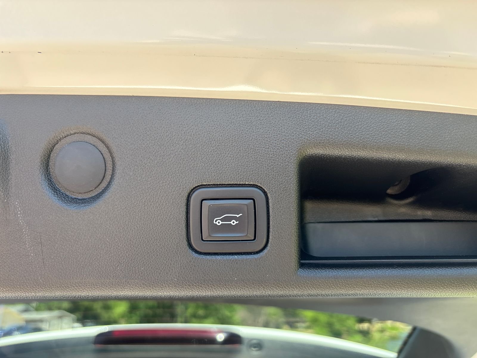 Used 2022 Summit White Chevrolet LT image 7