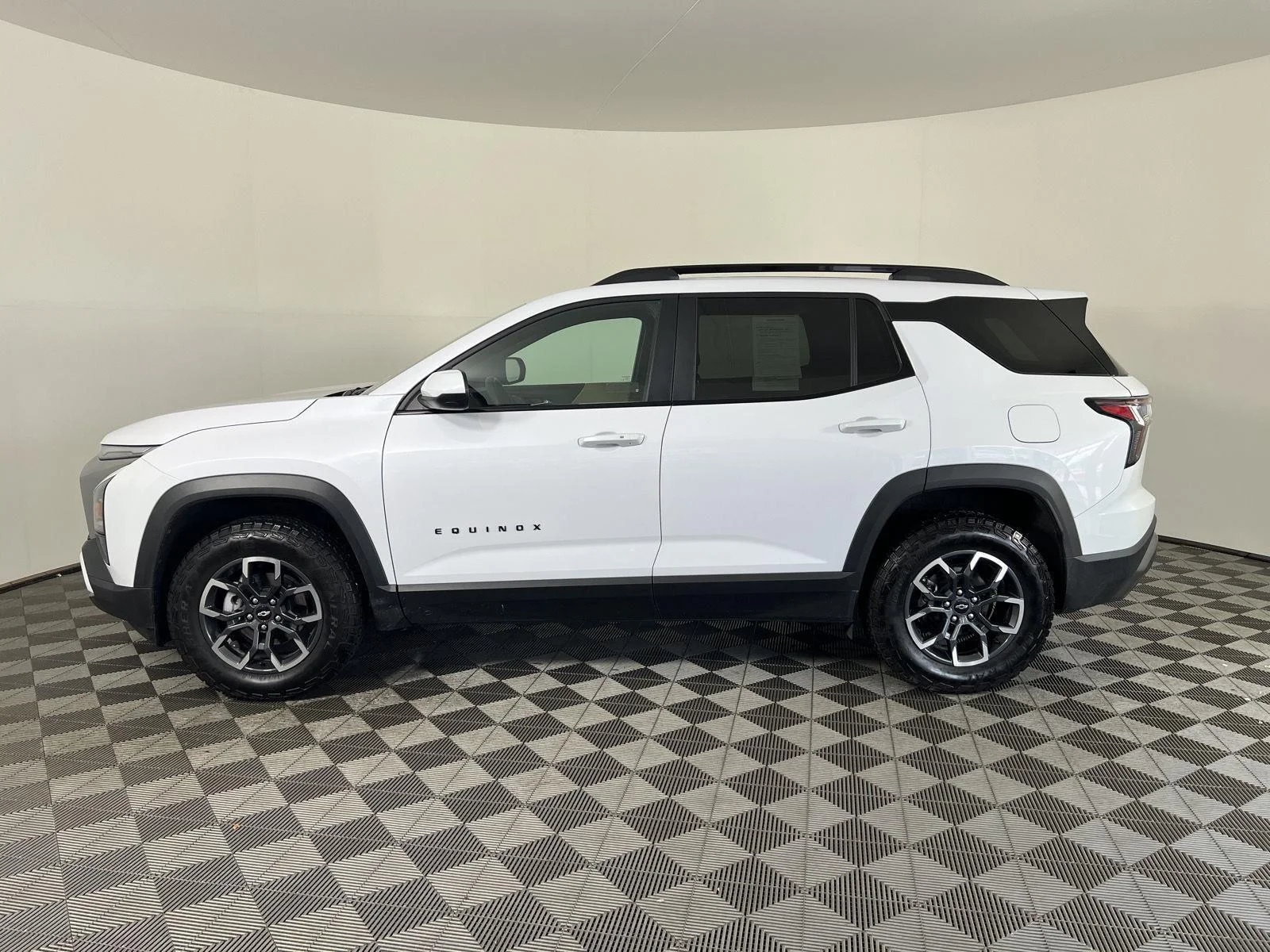 Used 2026 Polar White Tricoat Chevrolet AWD ACTIV image 28