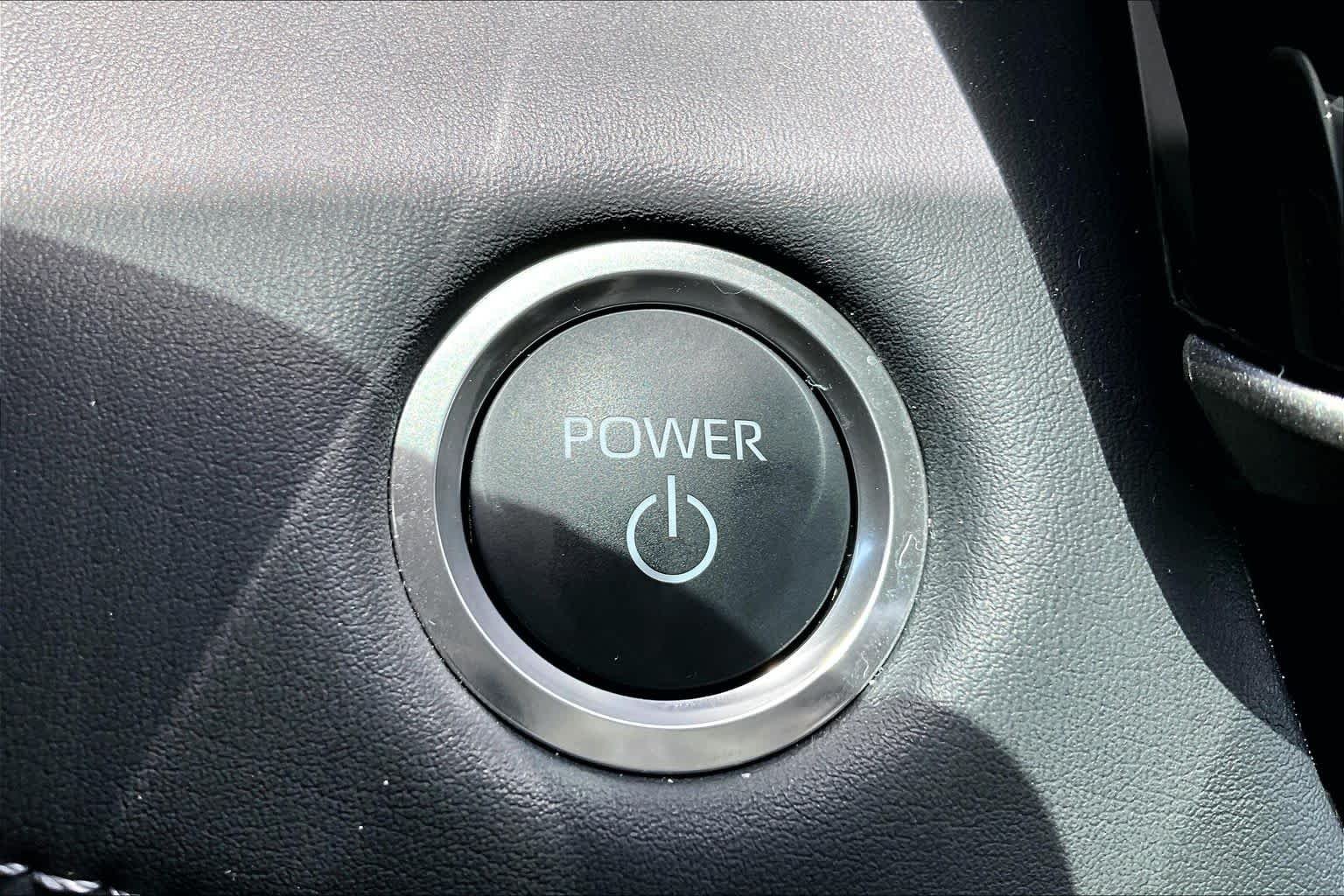 Used 2025 Wind Chill Pearl Toyota Hybrid Limited image 33