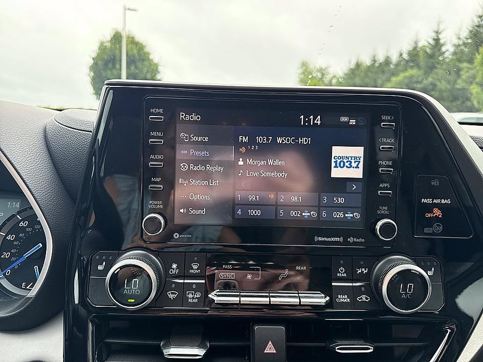 Used 2020 Moon Dust Toyota Hybrid XLE image 17