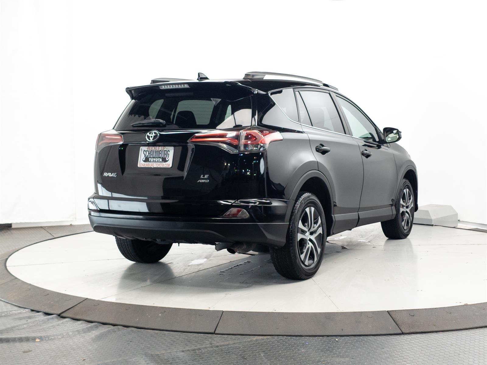 2016 Toyota RAV4 LE - Photo 10