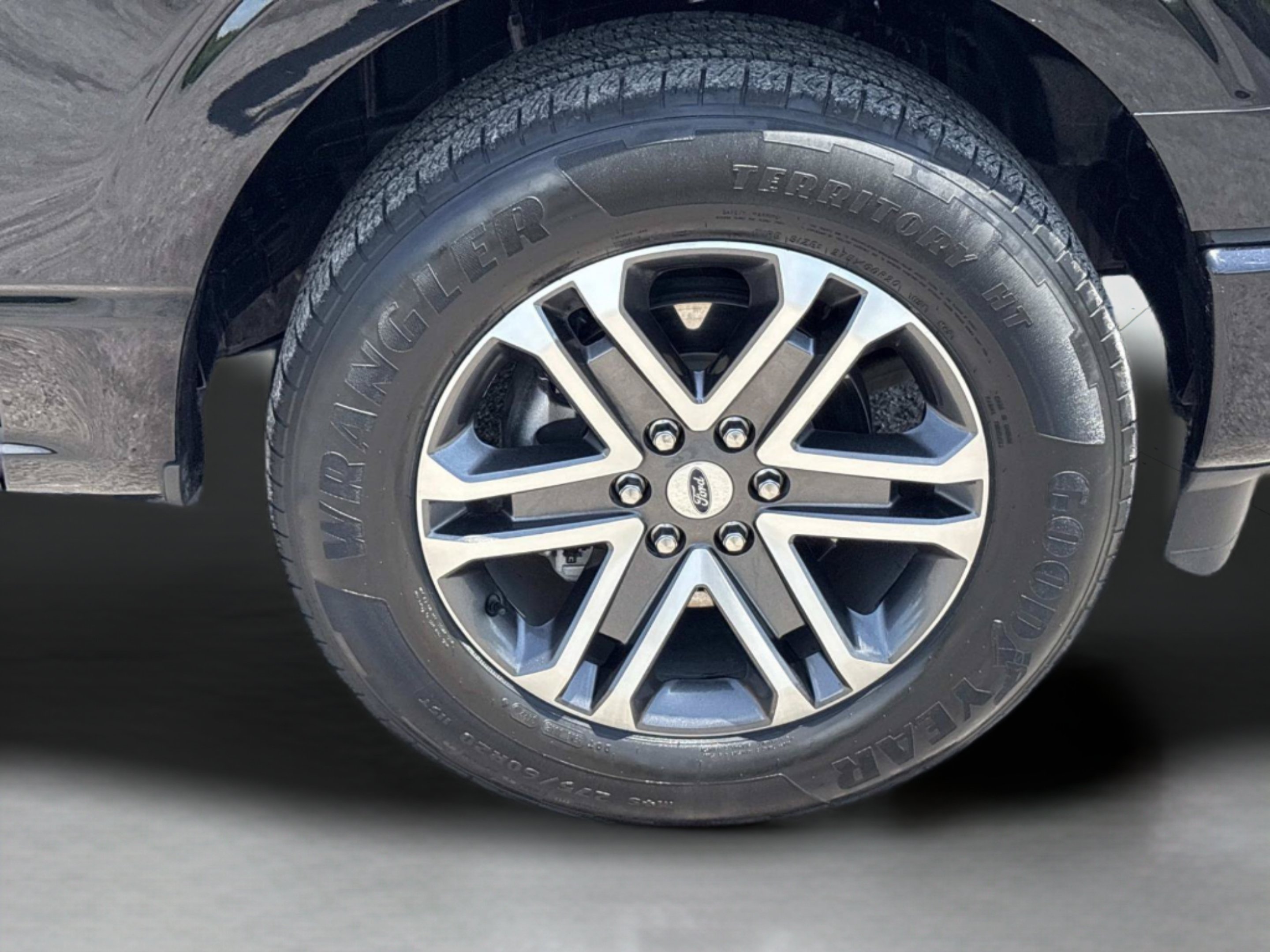 Used 2022 Black Metallic Ford XL image 34