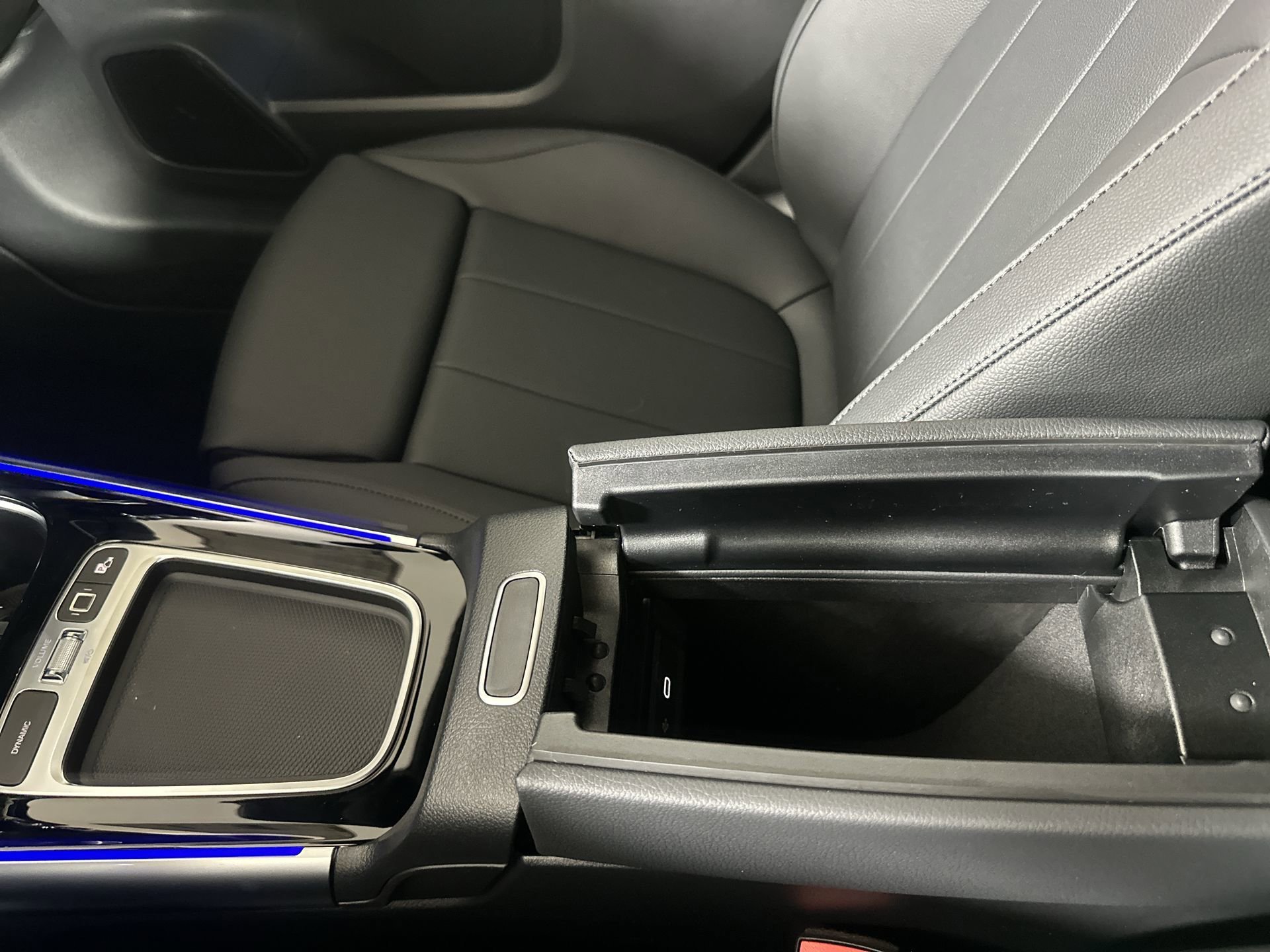 Used 2025 COSMOS BLACK METALLIC Mercedes-Benz GLA 250 image 21