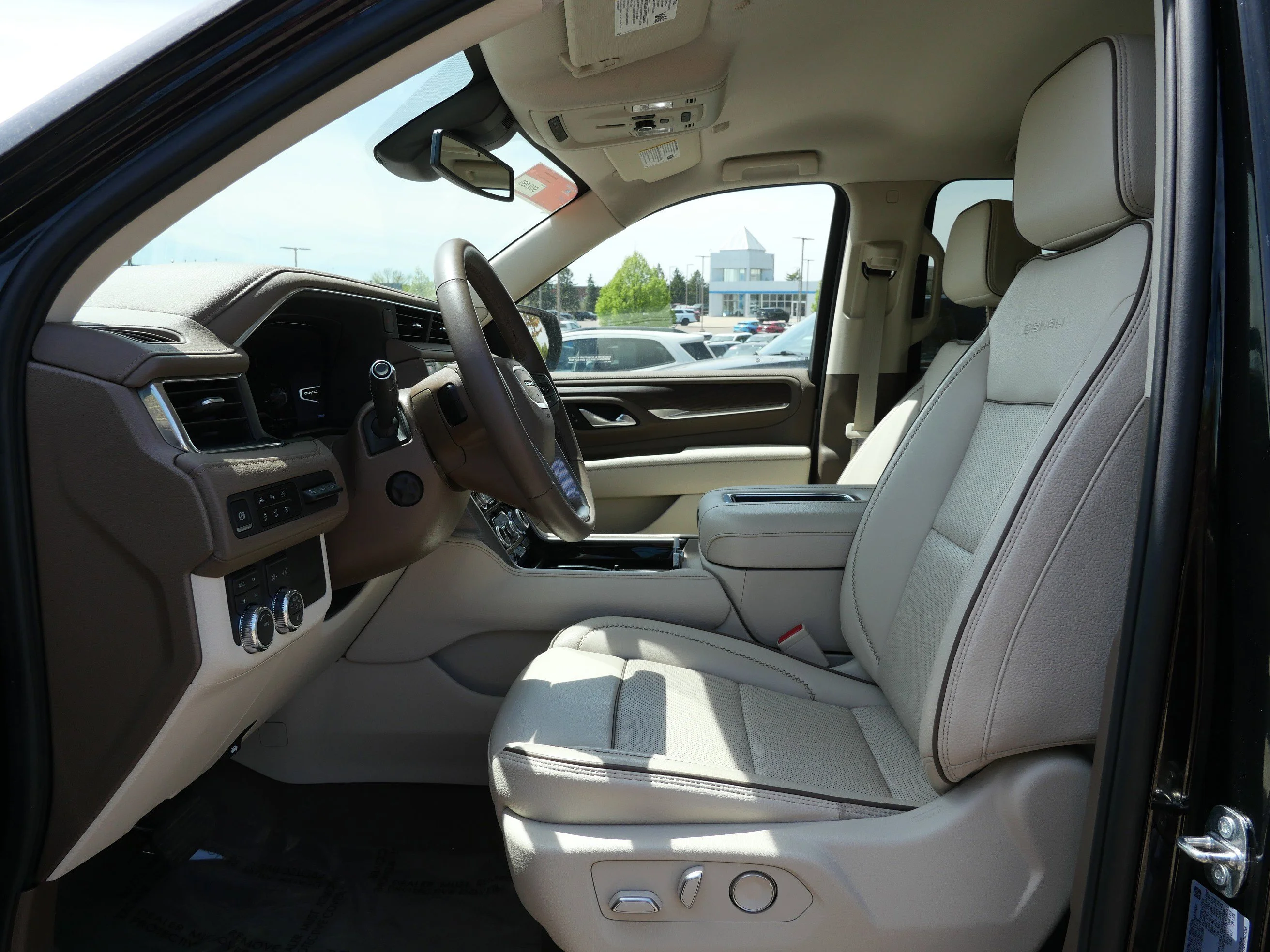 2024 GMC Yukon XL Denali - Photo 10