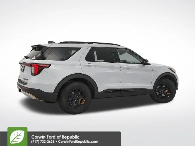 New 2026 Space White Metallic Ford Tremor® image 7