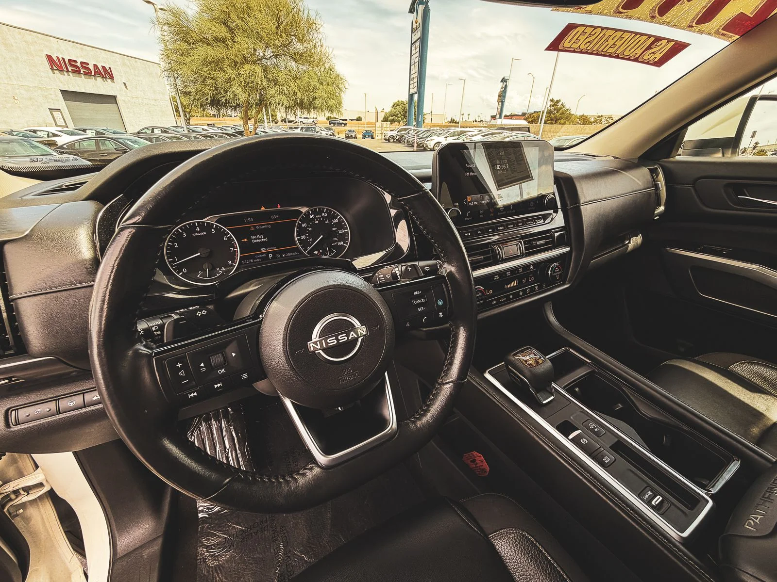 Used 2022 White Nissan SL image 17