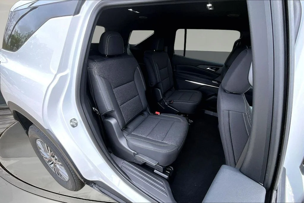 Used 2026 White Chevrolet LT image 28