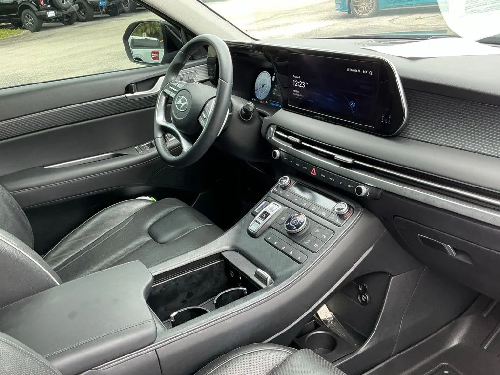 Used 2023 Black Hyundai Limited image 22