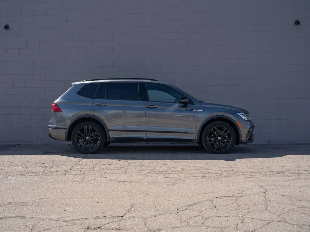 Used 2022 Gray Volkswagen 2.0T SE R-Line Black image 8