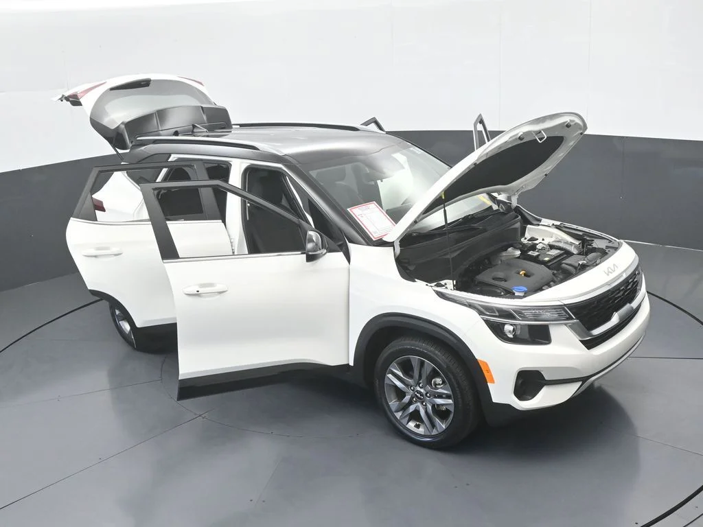 Used 2023 Clear White/Black Roof Kia S image 64