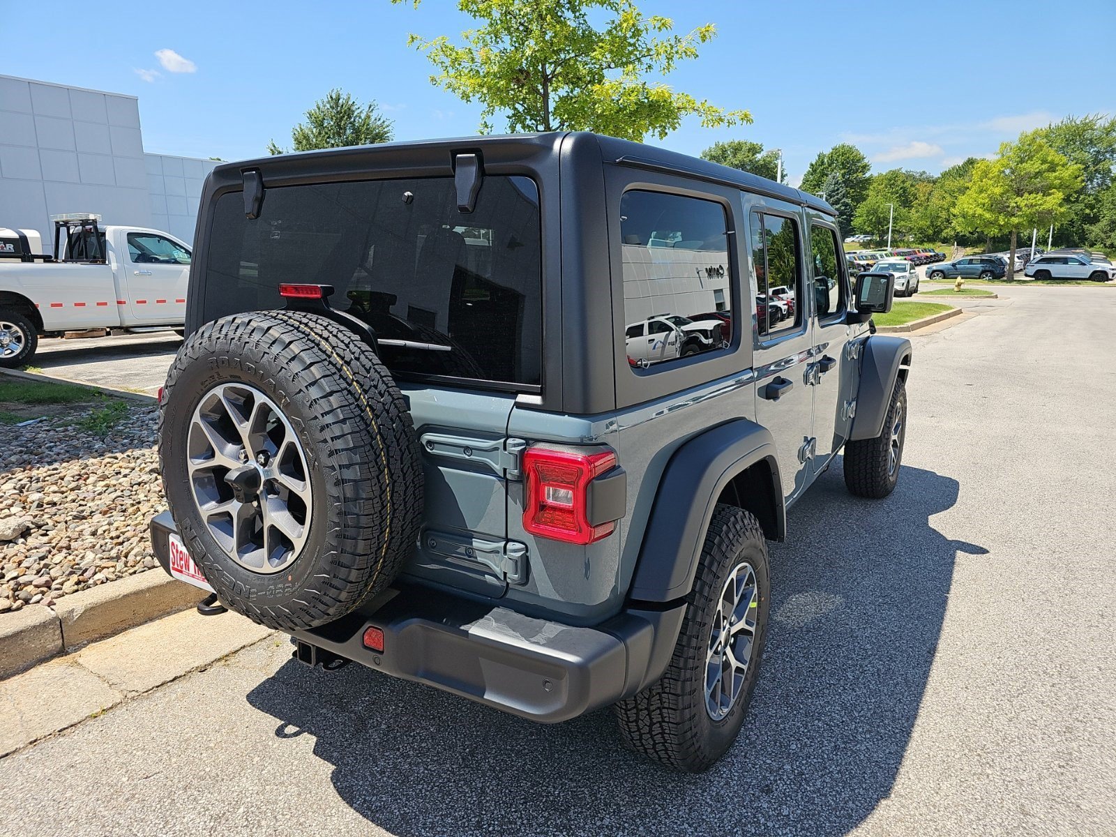 New 2026 Anvil Clearcoat Jeep Sport S image 5
