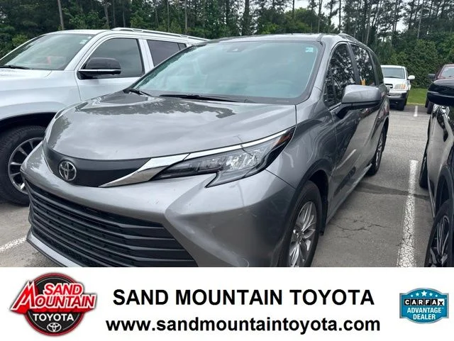 2026 Toyota Sienna XLE 8-Passenger Hybrid FWD's photo
