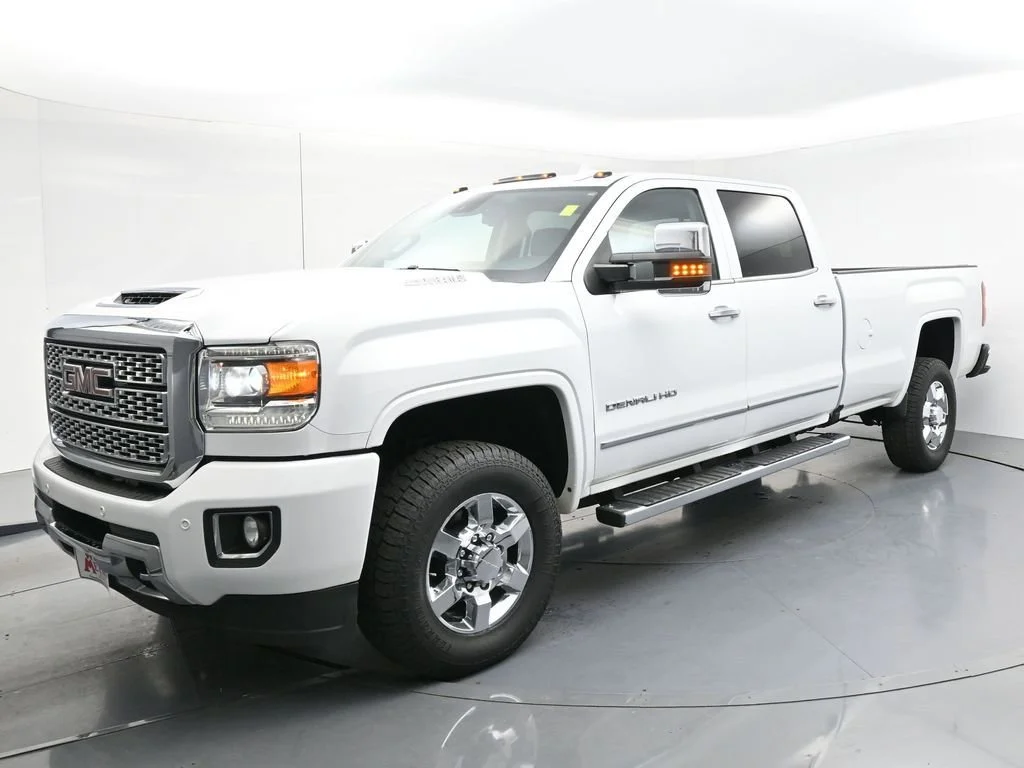 2019 GMC Sierra 4WD Crew Cab Standard Box Denali's photo