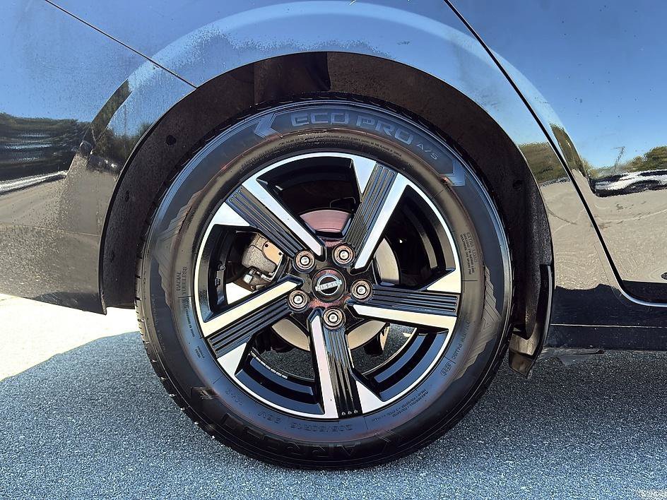 Used 2025 Super Black Nissan SV image 11