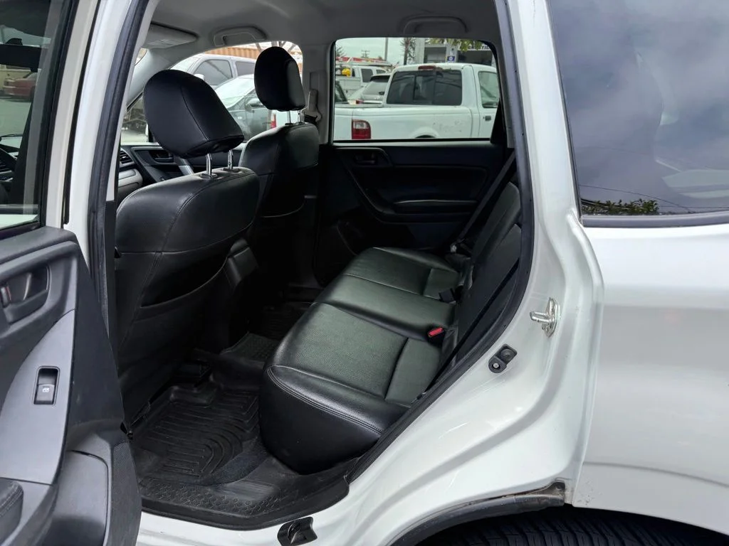 Used 2014 White Subaru 2.5i Premium image 5
