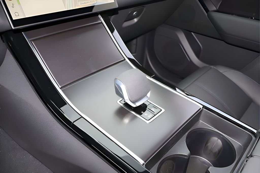 New 2026 Fuji White Land Rover Dynamic SE image 25