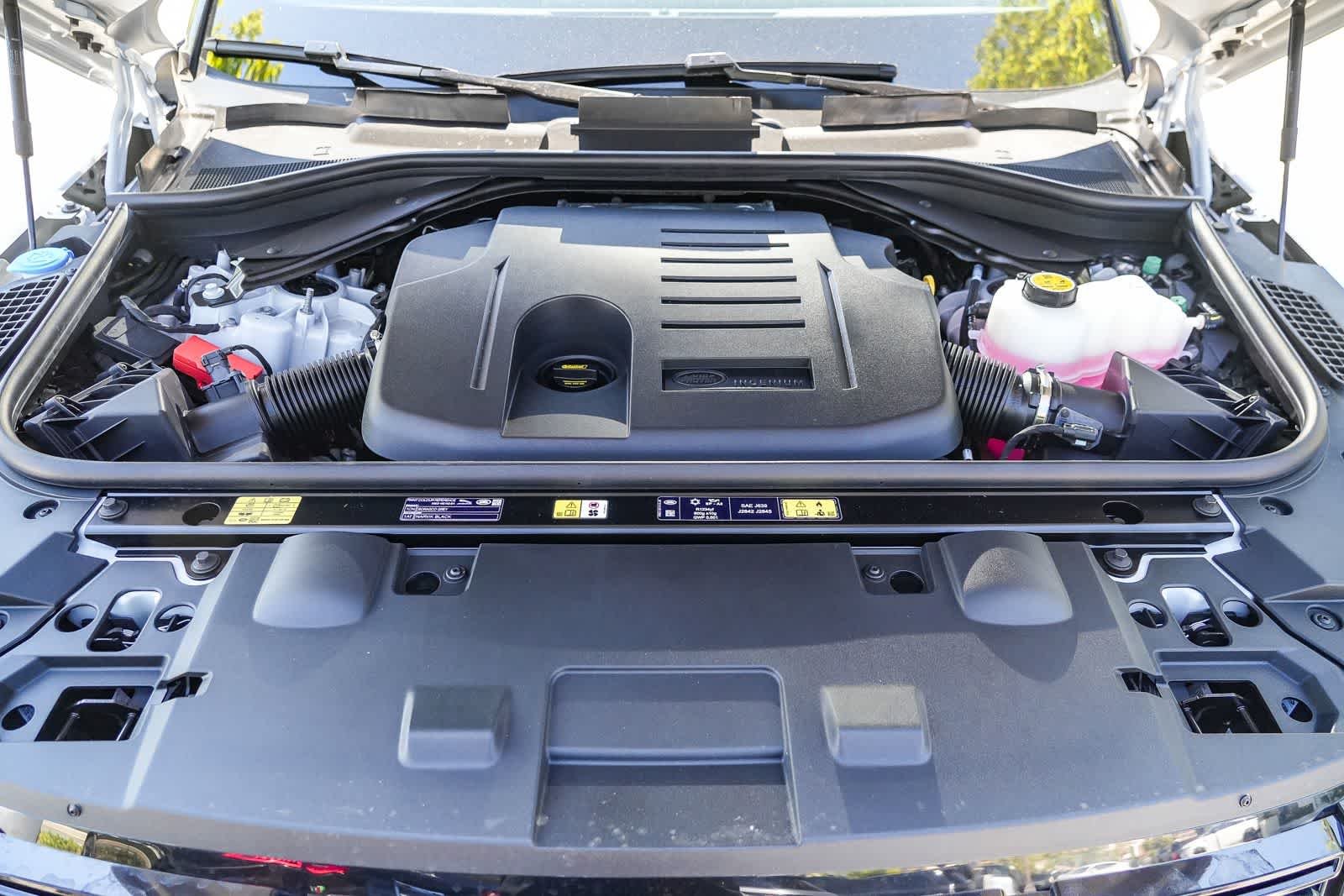 New 2026 Borasco Grey Land Rover SE image 27