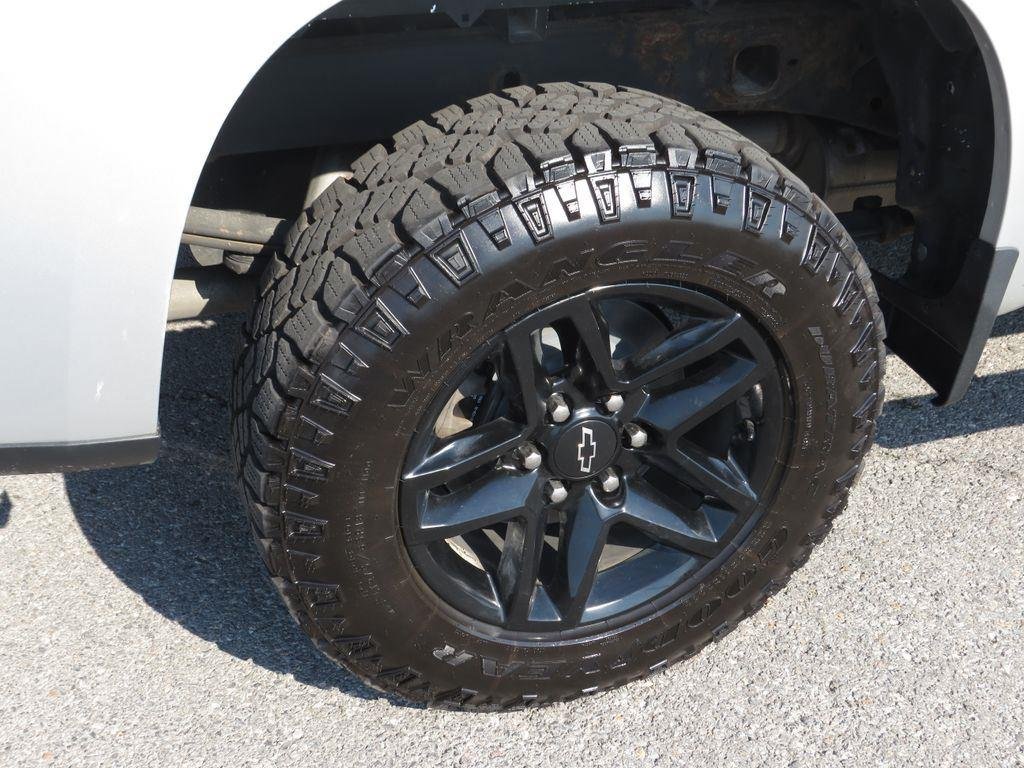 Used 2021 Silver Ice Metallic Chevrolet LT Trail Boss image 9
