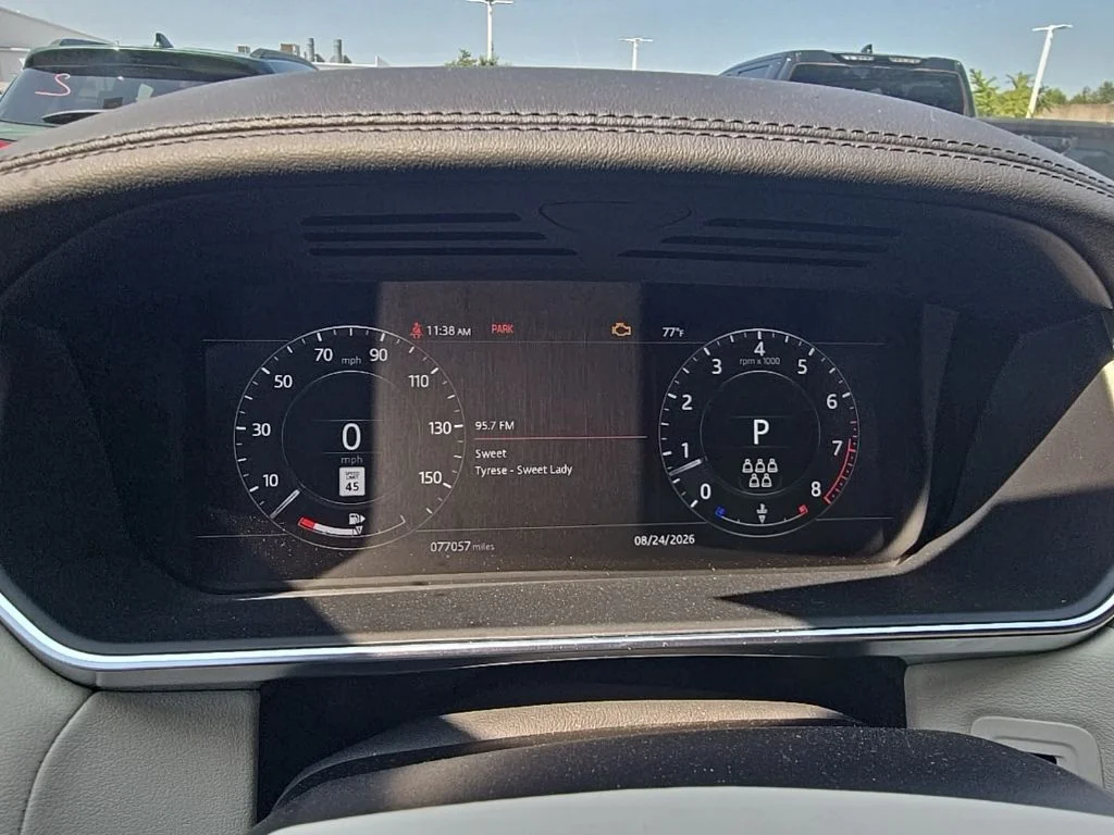 Used 2021  Land Rover HSE Silver Edition image 15