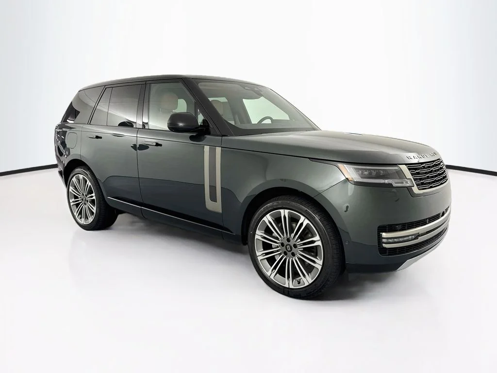New 2027 Belgravia Green Land Rover SE image 3