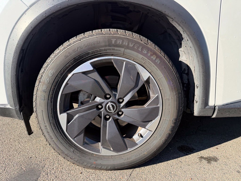 Used 2024 White/off-white Nissan SV image 7