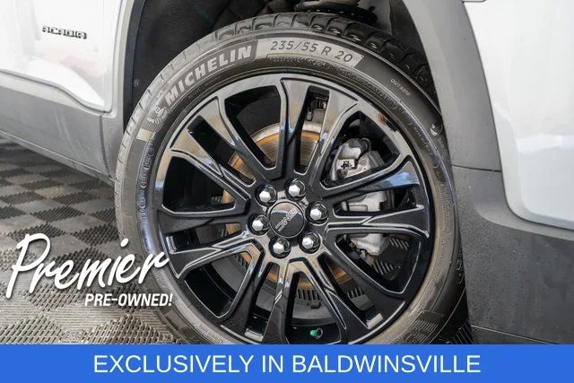 Used 2023 Silver GMC SLT image 8