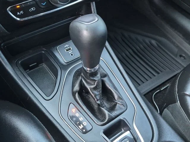 Used 2019 Red Jeep Latitude Plus image 38