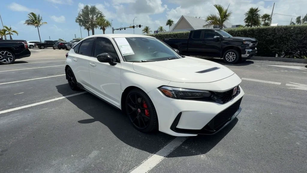 Used 2025 White Honda  image 2