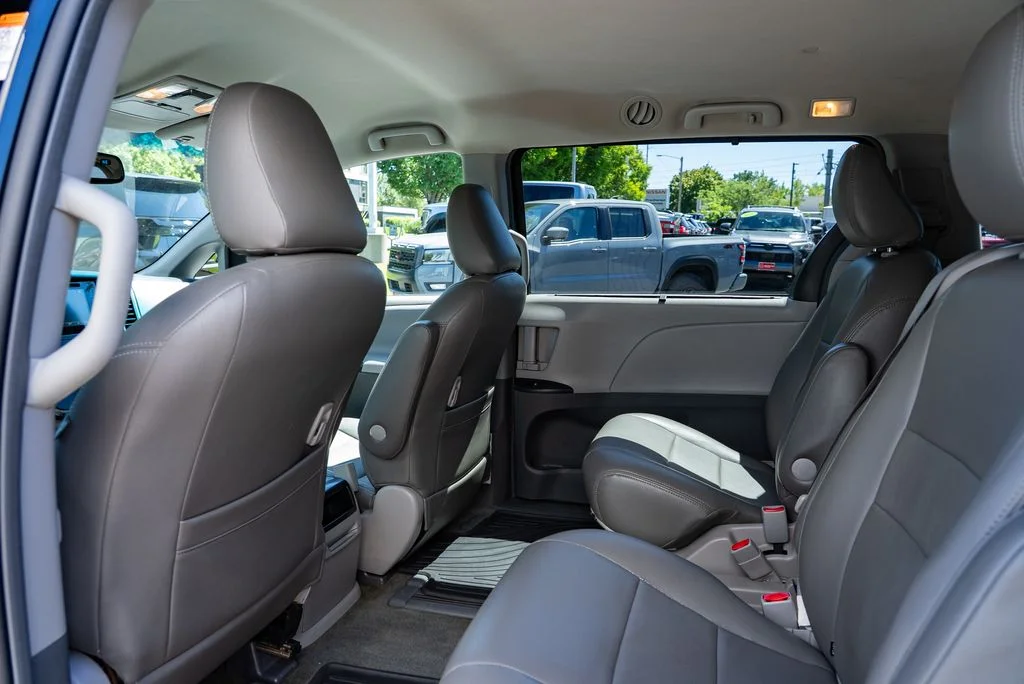 Used 2015 Black Toyota LE image 22