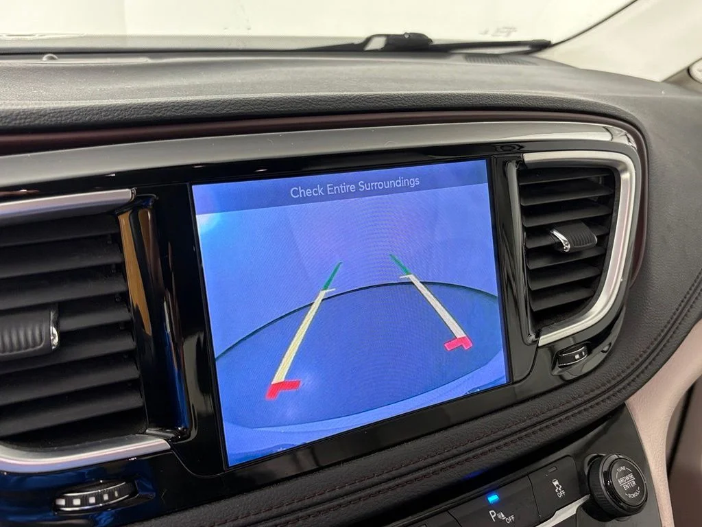 Used 2017 White Chrysler Limited image 27