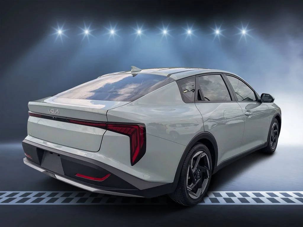 Used 2025  Kia EX image 3