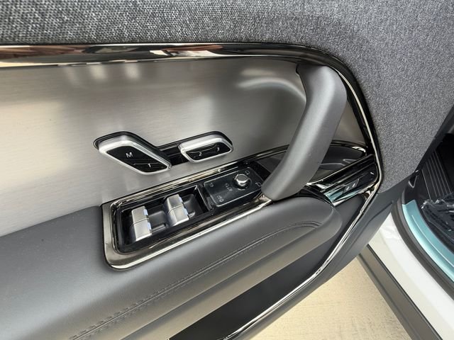 New 2026 Ostuni Pearl White Land Rover Dynamic SE image 11