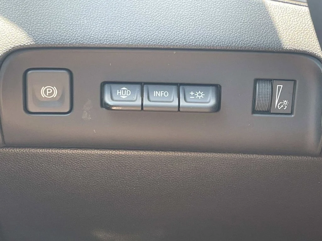 Used 2022 Blue Buick Avenir image 30