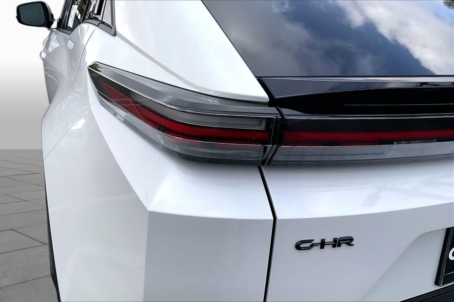 2026 Toyota C-HR SE - Photo 14