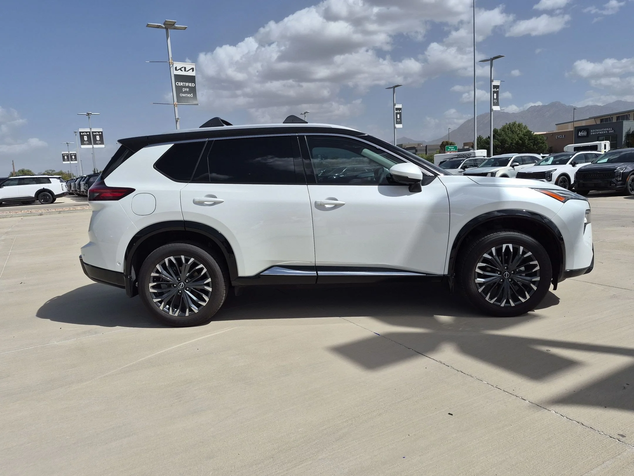 Used 2026 Everest White Pearl Tricoat Nissan Platinum image 6