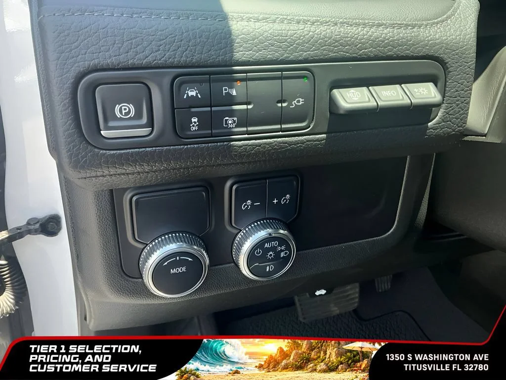Used 2022 White Frost Tricoat GMC Denali image 23